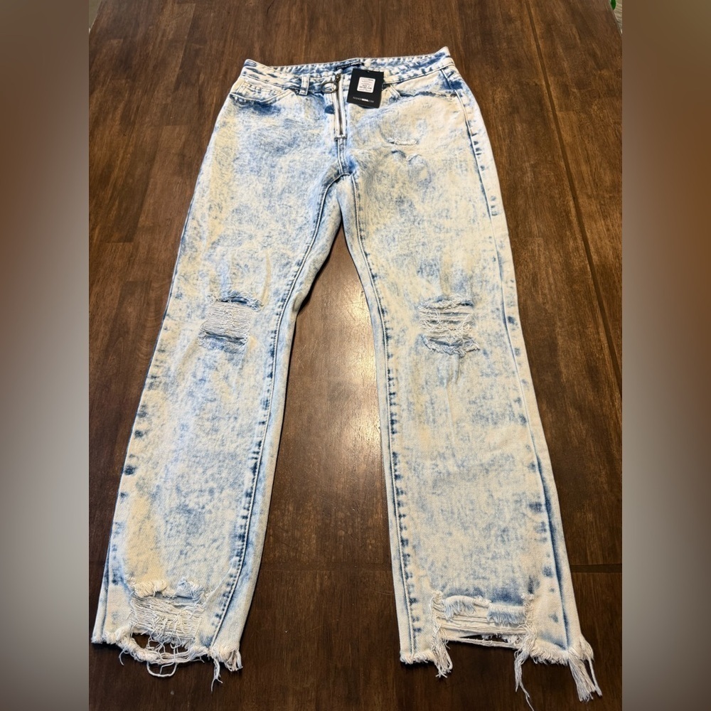 Fashion Nova All Over It Boyfriend Bleach Blue Wash Jeans Women’s SZ 3 New